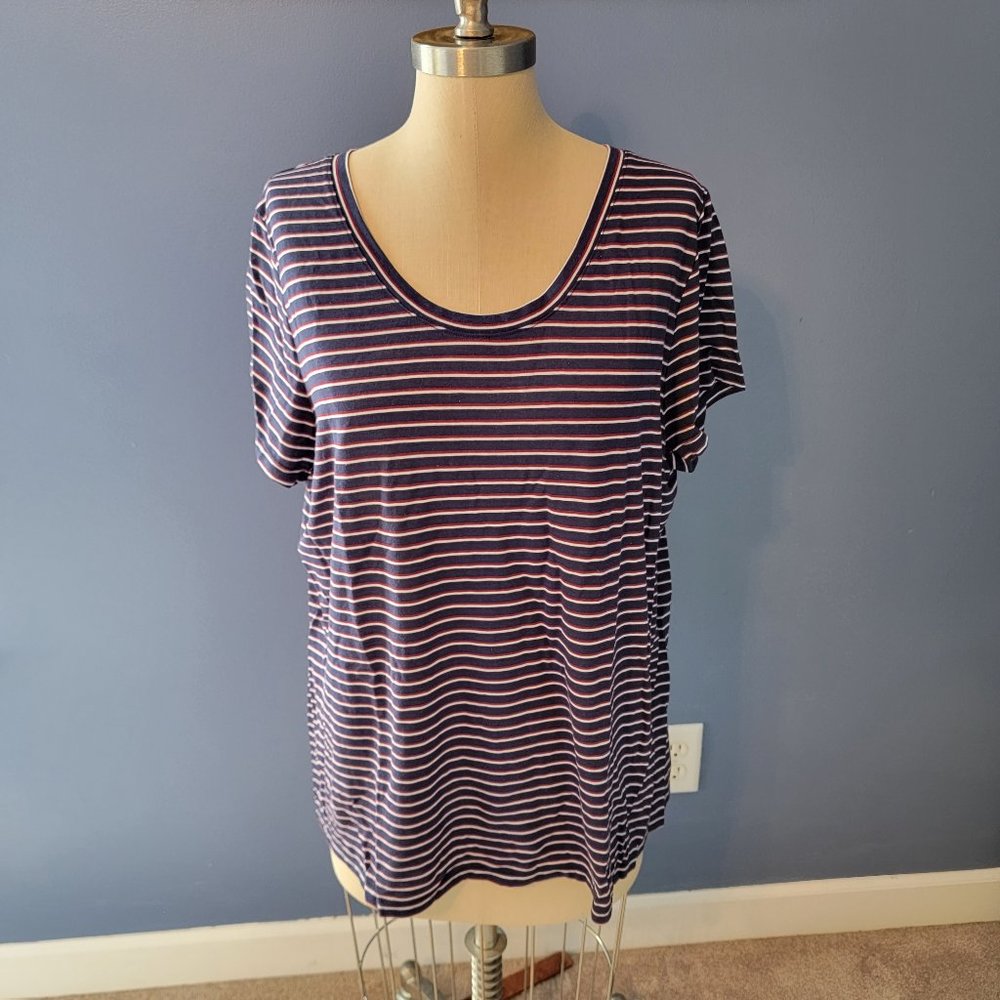 Old Navy - Striped Maternity/Nursing T-Shirt